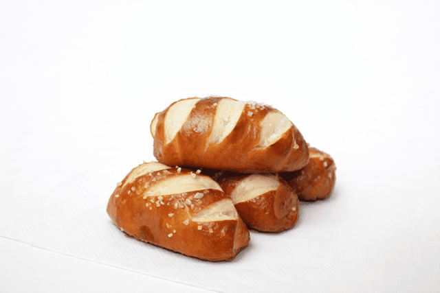 Sveže domaće kiflice bez aditiva, idealne za uživanje.